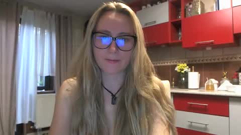 Melly online show from 10.15.25