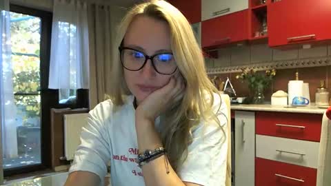 Melly online show from 10.20.25