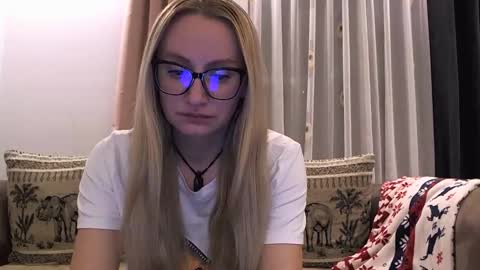 Melly online show from 11.09.25