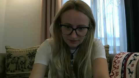 Melly online show from 11.12.25