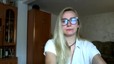 Snapshot of melly_rosey chatting on 06.24.26 Melly online show from 06.24.26