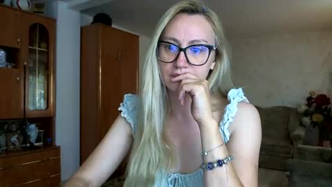 Snapshot of melly_rosey chatting on 06.26.26 Melly online show from 06.26.26