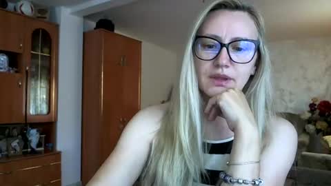 Snapshot of melly_rosey chatting on 06.27.26 Melly online show from 06.27.26