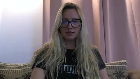 Snapshot of melly_rosey chatting on 07.08.26 Melly online show from 07.08.26