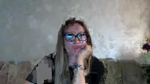 Snapshot of melly_rosey chatting on 07.21.26 Melly online show from 07.21.26