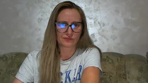 Snapshot of melly_rosey chatting on 07.21.26 Melly online show from 07.21.26