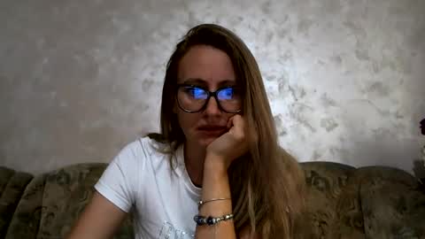 Snapshot of melly_rosey chatting on 07.24.26 Melly online show from 07.24.26