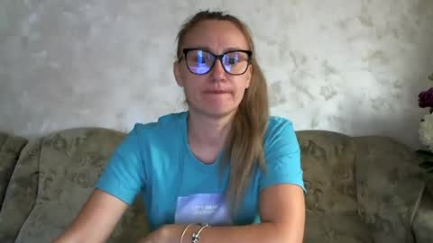 Snapshot of melly_rosey chatting on 07.26.26 Melly online show from 07.26.26