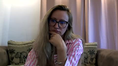 Snapshot of melly_rosey chatting on 07.31.26 Melly online show from 07.31.26