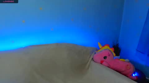 MelMooon online show from 02.13.25