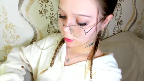 MelMooon online show from 10.10.25