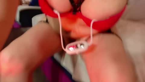 Snapshot of melo_deborah chatting on 10.28.25 Debora online show from 10.28.25