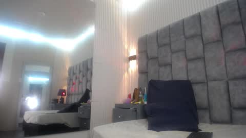 Snapshot of melo_deborah chatting on 12.02.25 Debora online show from 12.02.25