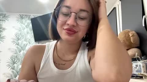 Snapshot of melodeesanislo chatting on 11.27.25 Alice online show from 11.27.25