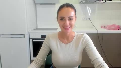 Snapshot of melodyhewit chatting on 10.01.25 Masha online show from 10.01.25