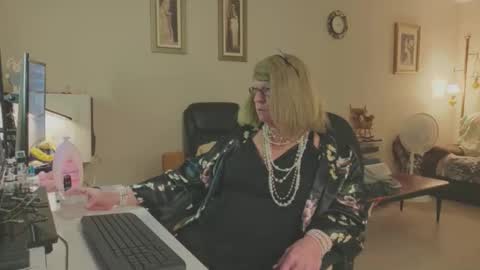 Snapshot of melodyredux_62 chatting on 11.08.25 Melody online show from 11.08.25