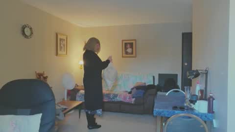 Snapshot of melodyredux_62 chatting on 12.01.25 Melody online show from 12.01.25