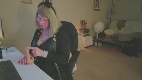 Snapshot of melodyredux_62 chatting on 12.14.25 Melody online show from 12.14.25