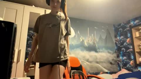 Hi Im Aria 18 years old online show from 10.14.25