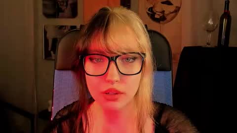 Mia online show from 10.22.25