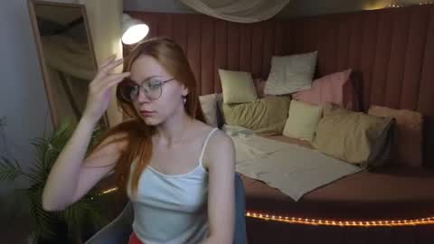 Snapshot of memymee_ chatting on 06.18.26 memymee_ online show from 06.18.26