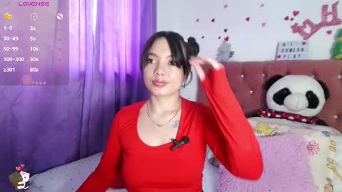 Snapshot of mena_hicks chatting on 02.19.25 Heart online show from 02.19.25