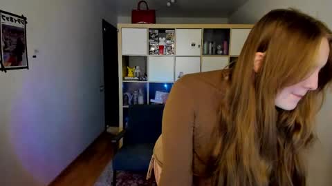 Flora  Next stream November 17th at 6  GMT online show from 04.28.26