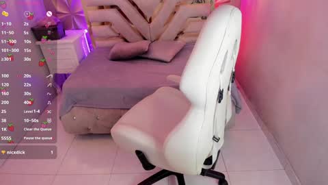 Snapshot of meraki_fraise chatting on 01.26.25 online show from 01.26.25