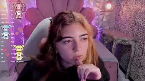 Snapshot of meraki_fraise chatting on 03.08.25 online show from 03.08.25