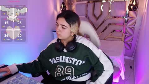 Snapshot of meraki_fraise chatting on 10.08.25 online show from 10.08.25