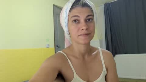 Snapshot of merciylove chatting on 09.24.25 Miss Helena online show from 09.24.25