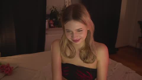 Snapshot of mermaids_ chatting on 12.21.24 Lara OFFLINE online show from 12.21.24