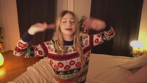 Snapshot of mermaids_ chatting on 12.23.24 Lara OFFLINE online show from 12.23.24