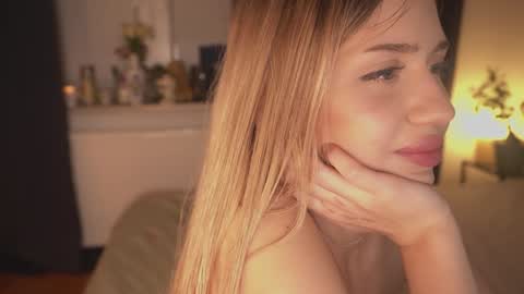 Snapshot of mermaids_ chatting on 12.31.24 Lara OFFLINE online show from 12.31.24