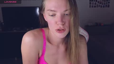 Snapshot of merry_dancers_ chatting on 12.30.24 Susan online show from 12.30.24