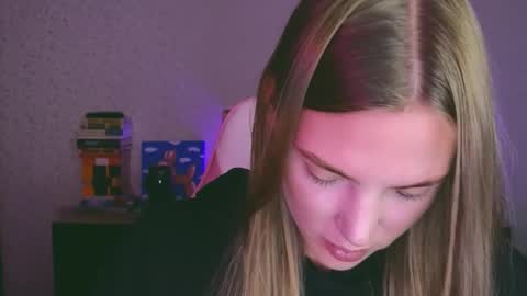 Snapshot of merry_dancers_ chatting on 11.18.25 Susan online show from 11.18.25