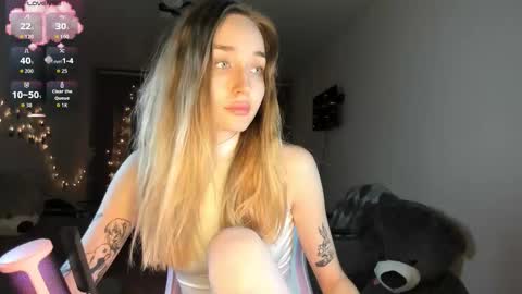 Snapshot of merryl_clark chatting on 09.30.25 Sara online show from 09.30.25