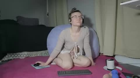 Snapshot of messyaftermidnight chatting on 02.11.26 Dainty online show from 02.11.26