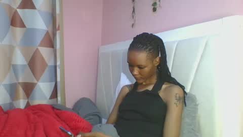 Snapshot of messyluna chatting on 06.11.26 meggy and bree online show from 06.11.26