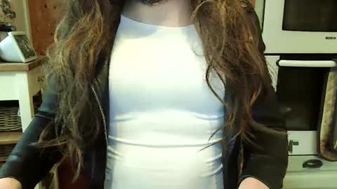 Snapshot of messyxdresser chatting on 03.10.25 messyxdresser online show from 03.10.25