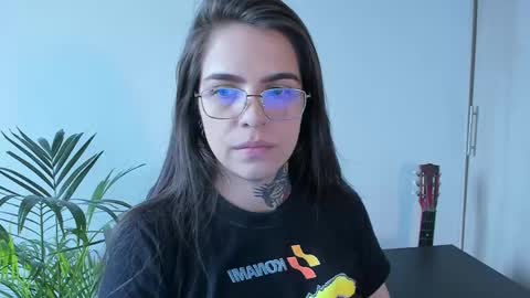 Snapshot of meurief chatting on 05.17.26 Meurif online show from 05.17.26