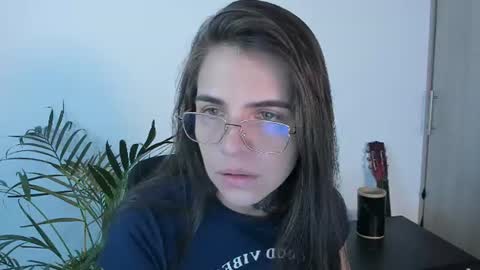 Snapshot of meurief chatting on 06.17.26 Meurif online show from 06.17.26