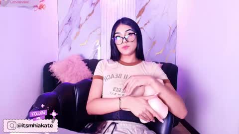 Mhia Kate online show from 04.30.26