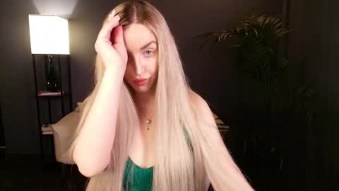Snapshot of mi1a_ chatting on 04.05.26 mi1a_ online show from 04.05.26