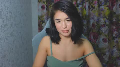 Mia online show from 11.22.25