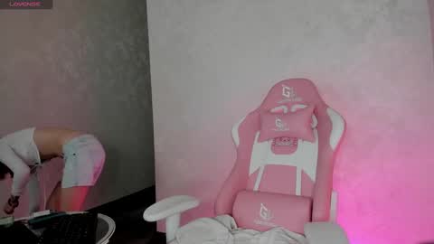 Snapshot of mia__caprice chatting on 12.30.24 Mia GMT7 Mon Tue Wen Thur 1000am-0300pm Sat 0300am-0900am online show from 12.30.24