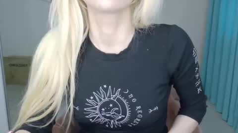 Snapshot of mia_angel chatting on 05.12.26 mia_angel online show from 05.12.26