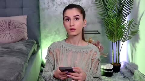 Freya Allen online show from 02.06.25