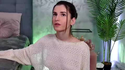 Freya Allen online show from 02.13.25