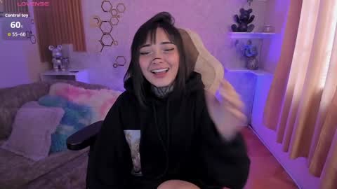 Mia online show from 04.30.26